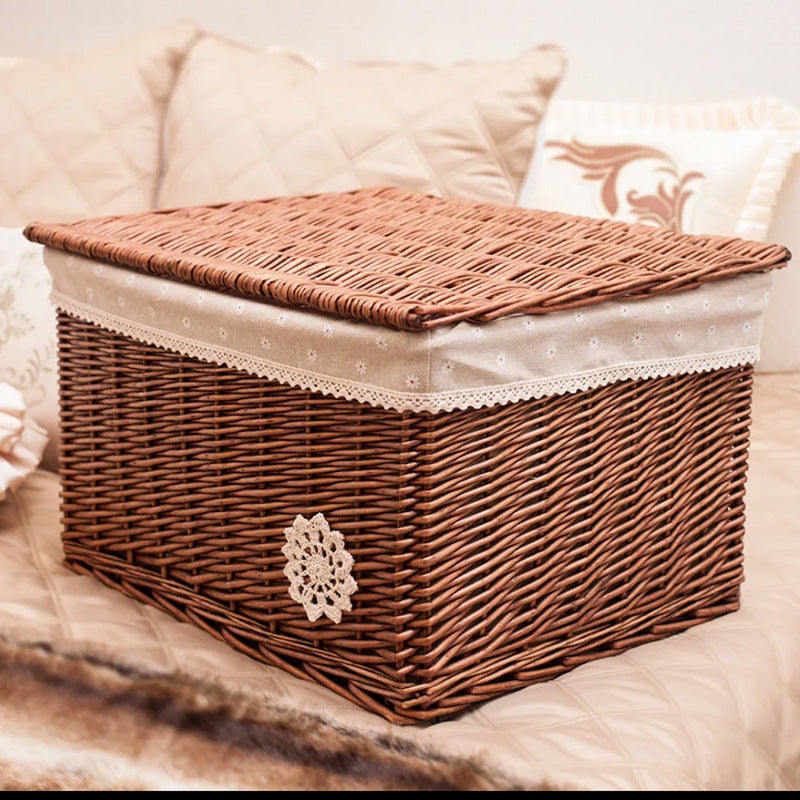 Wicker storage basket with lid and fabric liner – view 3