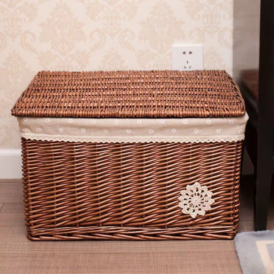 Wicker storage basket with lid and fabric liner – view 4