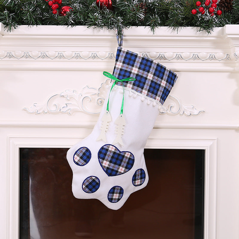 Paw-shaped plaid Christmas stockings for pets – view 4