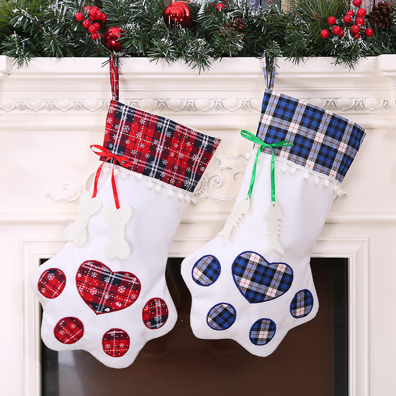 Paw-shaped plaid Christmas stockings for pets – view 2