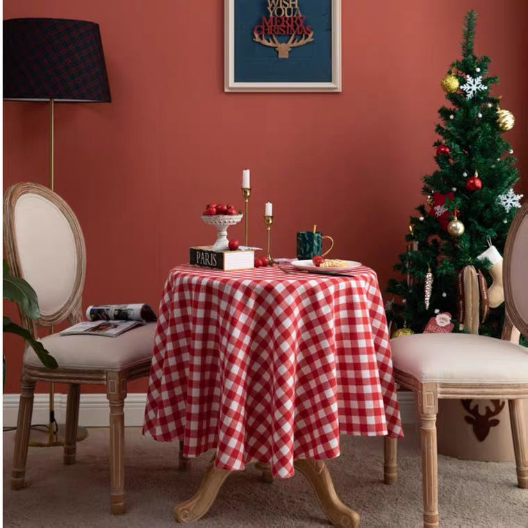 Red gingham Christmas tablecloth – view 4