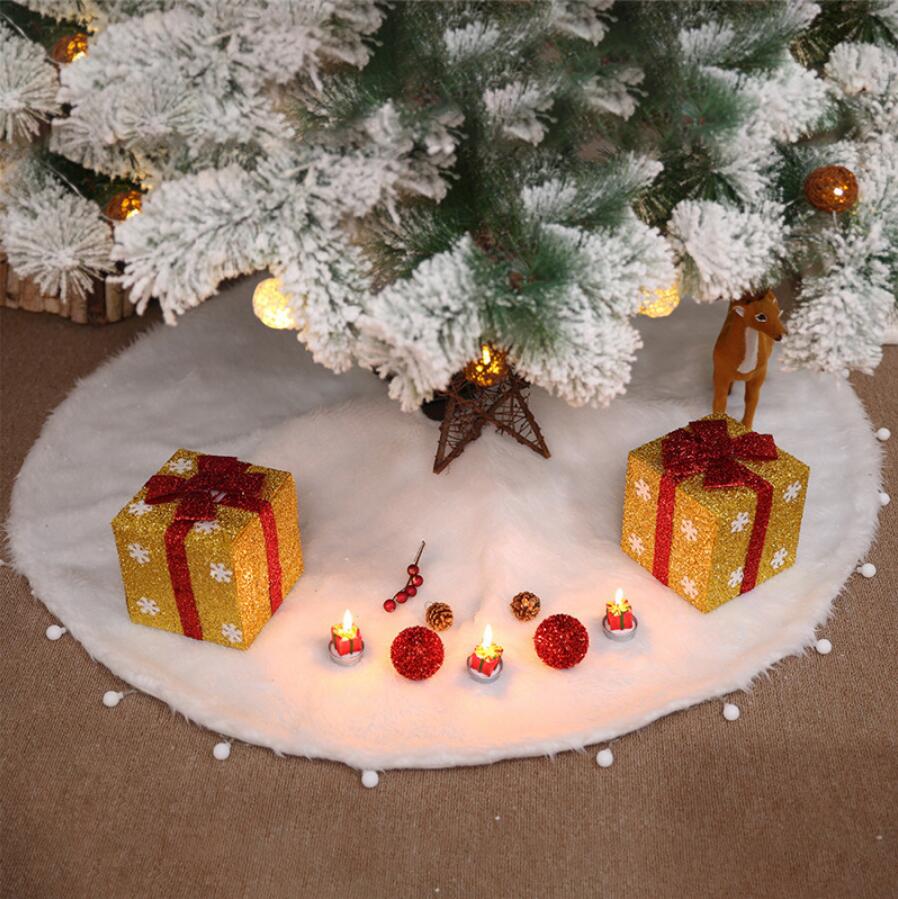 White faux fur Christmas tree skirt – view 2