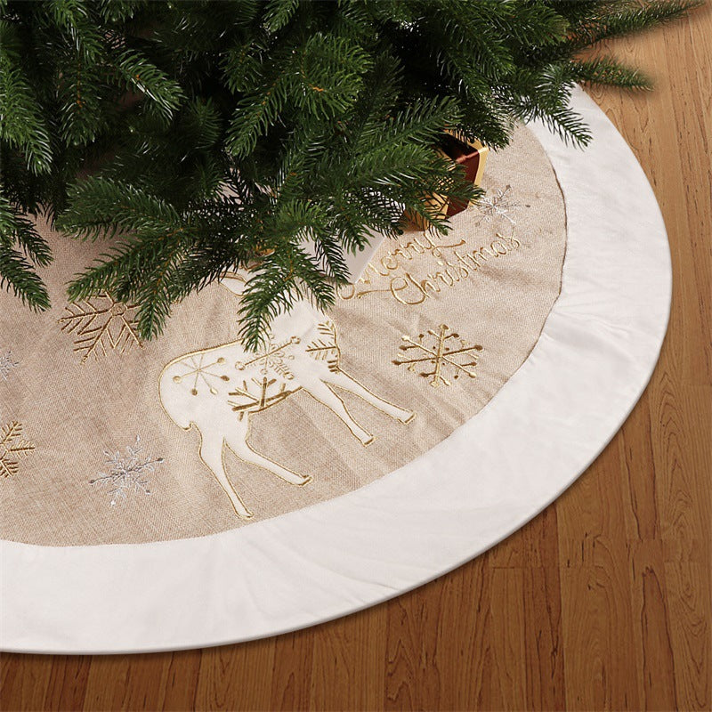 Embroidered reindeer Christmas tree skirt – view 1