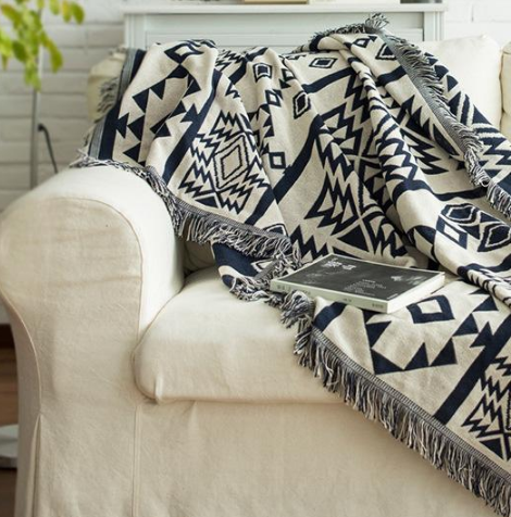 Geometric woven cotton throw with fringe – view 4