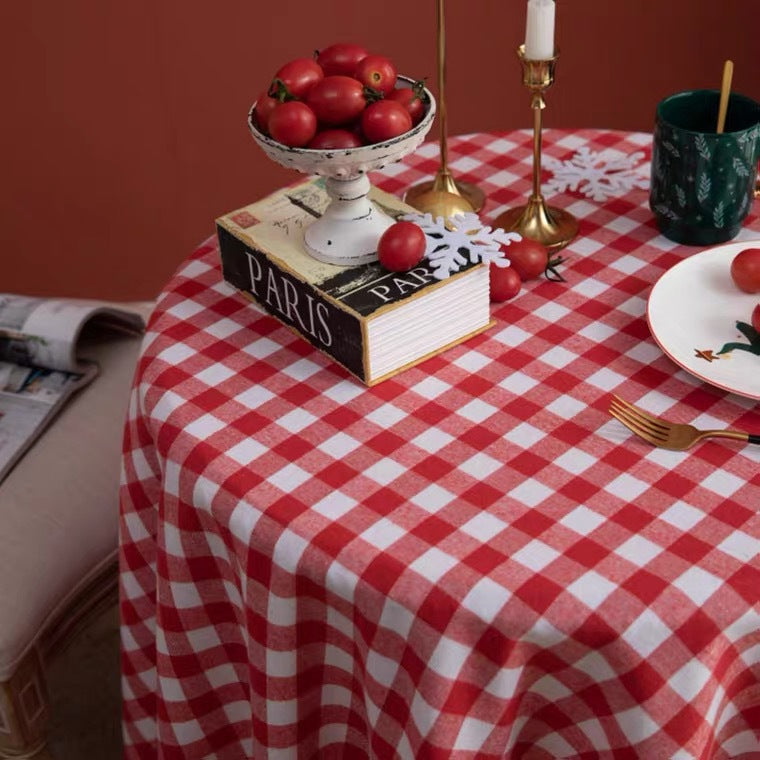 Red gingham Christmas tablecloth – view 3