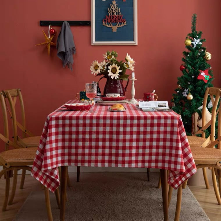Red gingham Christmas tablecloth – view 2