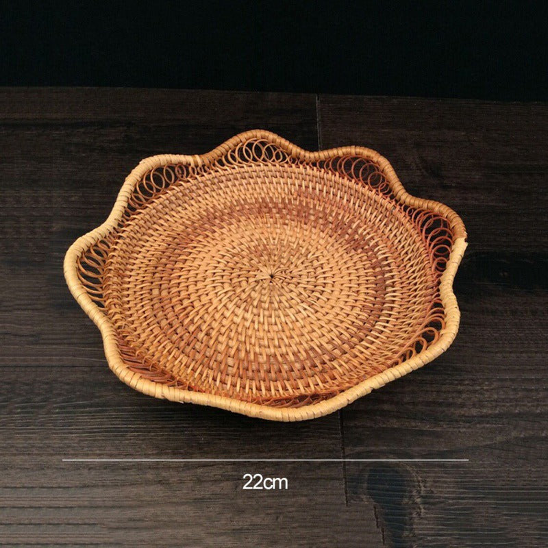 Woven rattan fruit tray with scalloped rim – view 2