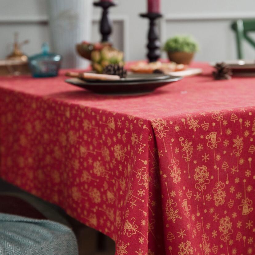Gold snowflake Christmas tablecloth – view 5