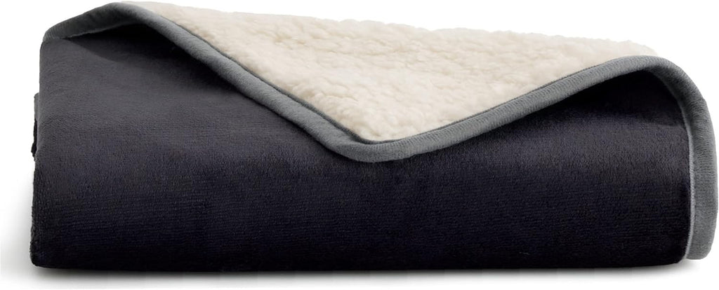Waterproof sherpa pet blanket in Black