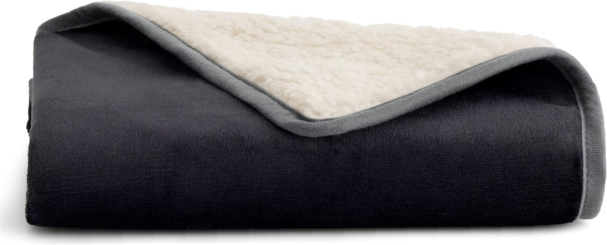 Waterproof sherpa pet blanket in Black